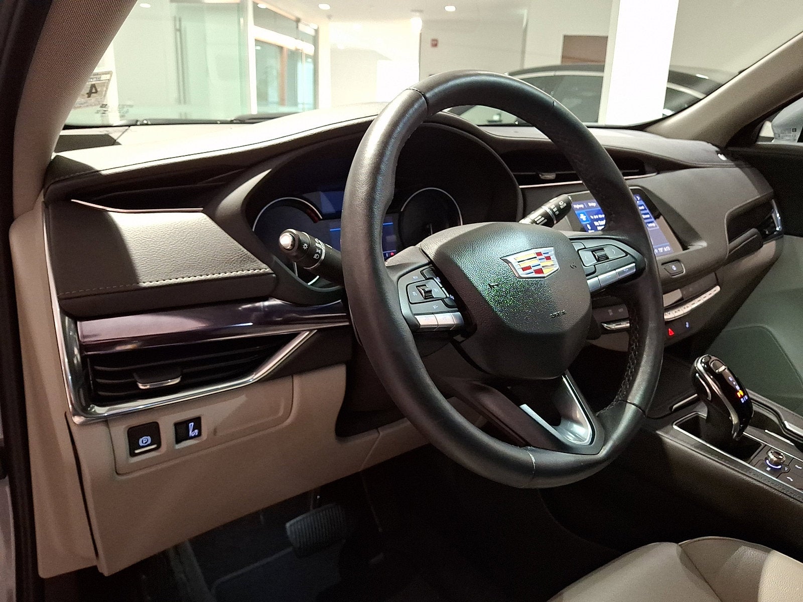 2023 Cadillac XT4 Luxury