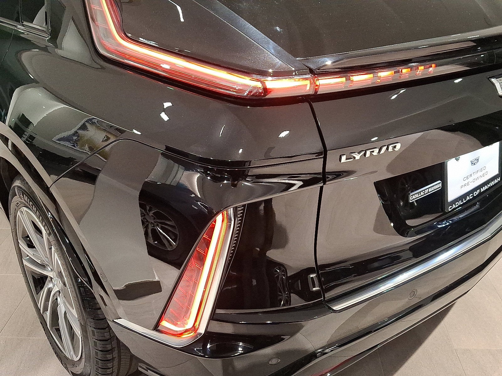 2024 Cadillac LYRIQ Luxury 1