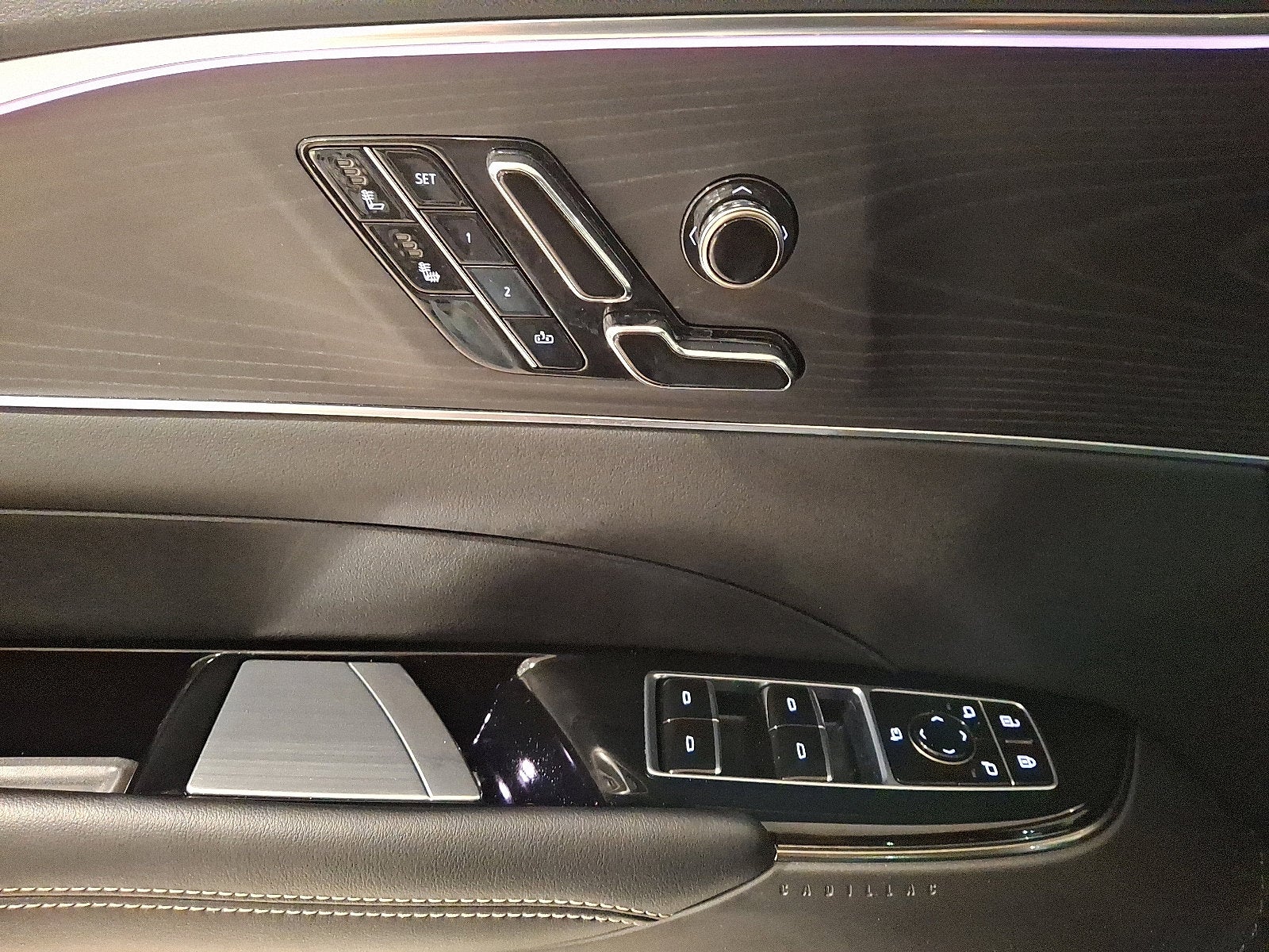 2024 Cadillac LYRIQ Luxury 1