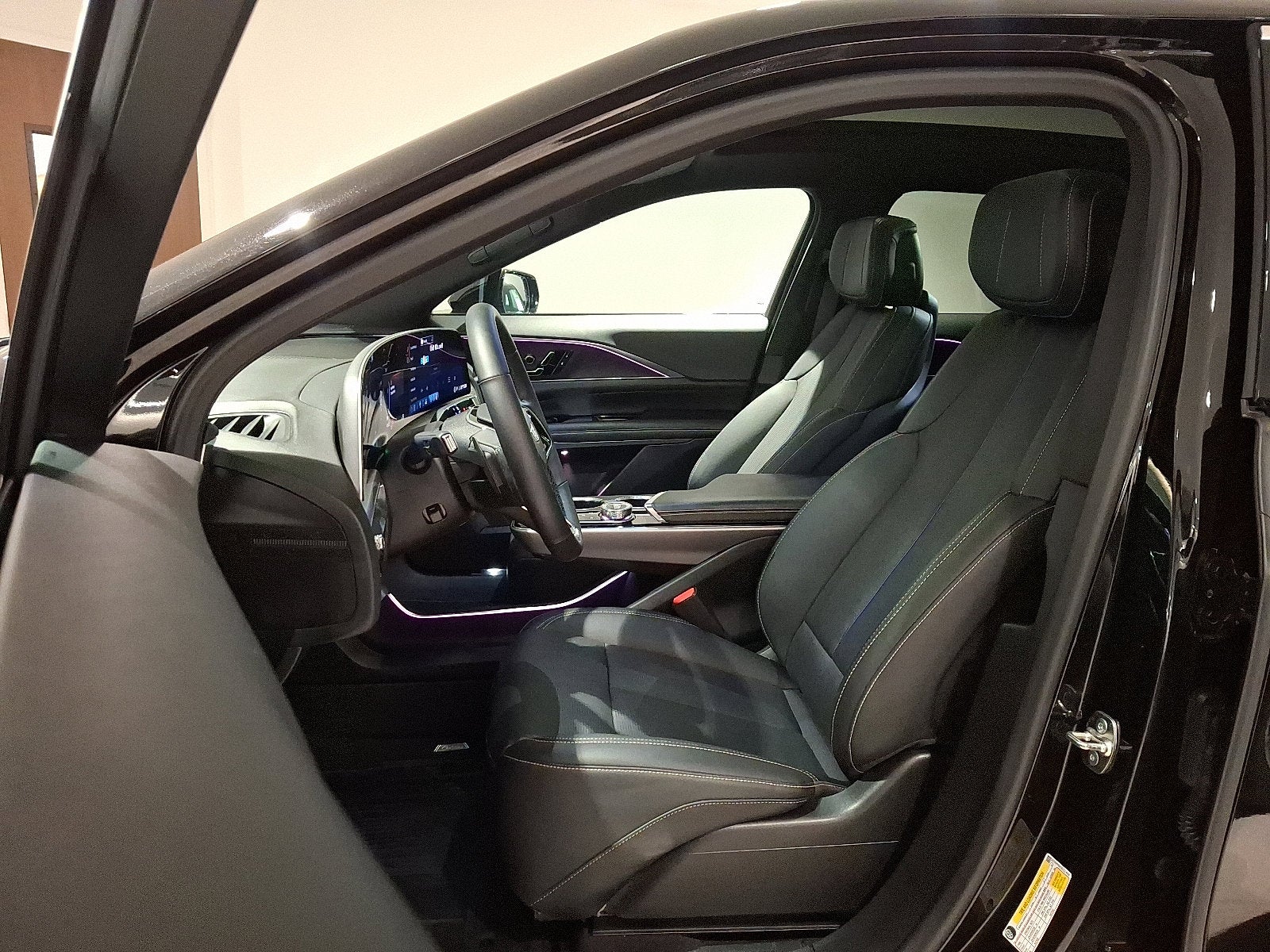 2024 Cadillac LYRIQ Luxury 1