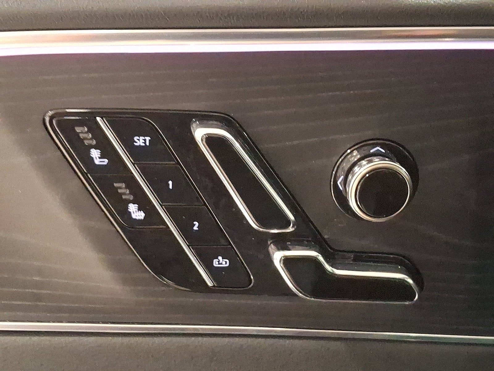 2024 Cadillac LYRIQ Luxury 1