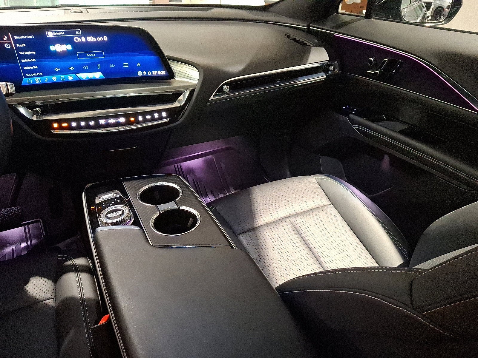 2024 Cadillac LYRIQ Luxury 1
