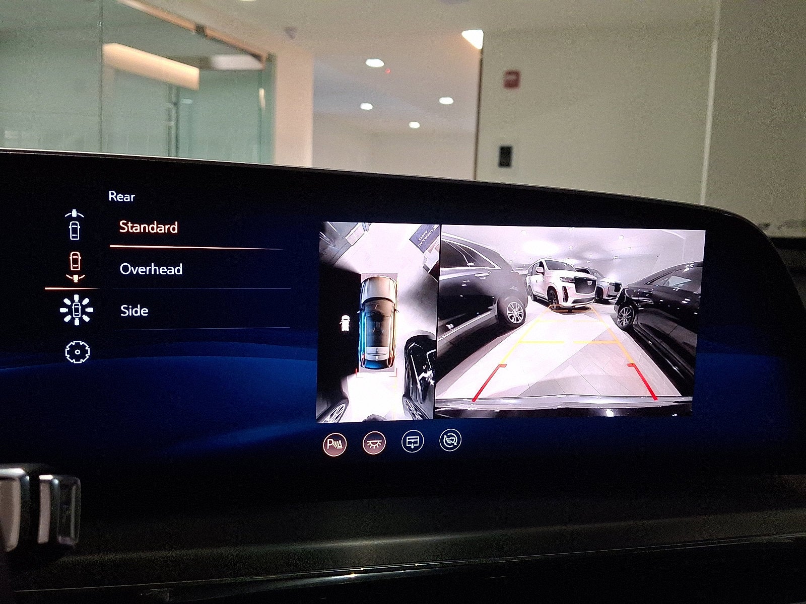 2024 Cadillac LYRIQ Luxury 1