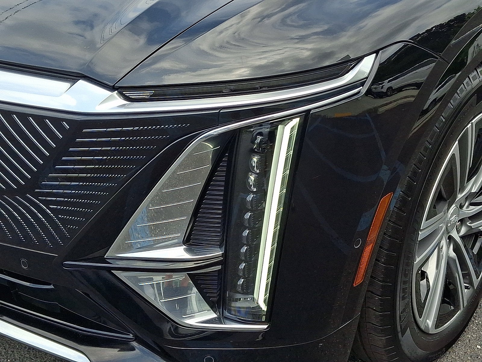2024 Cadillac LYRIQ Luxury 1