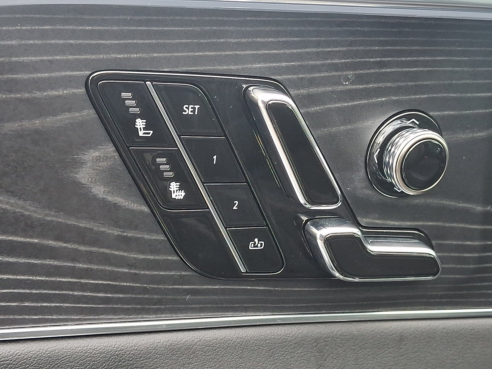 2024 Cadillac LYRIQ Luxury 1