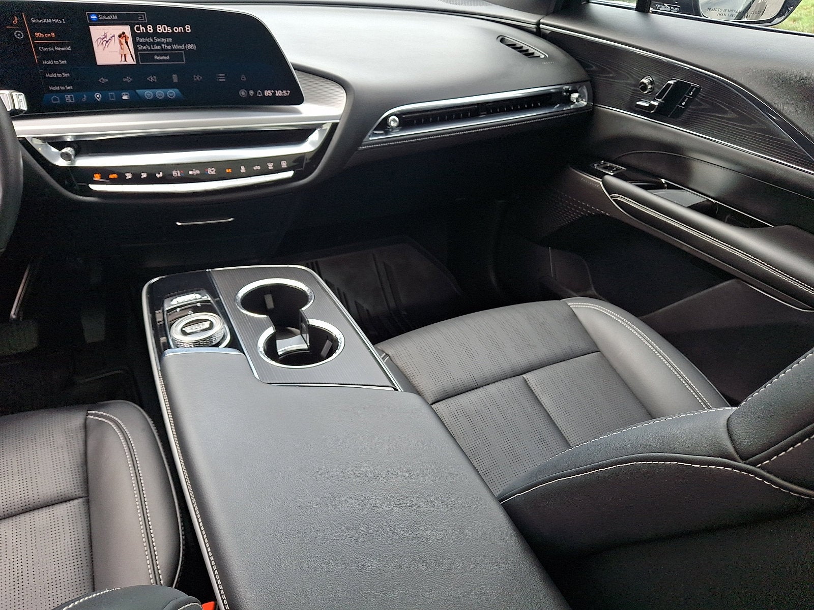 2024 Cadillac LYRIQ Luxury 1