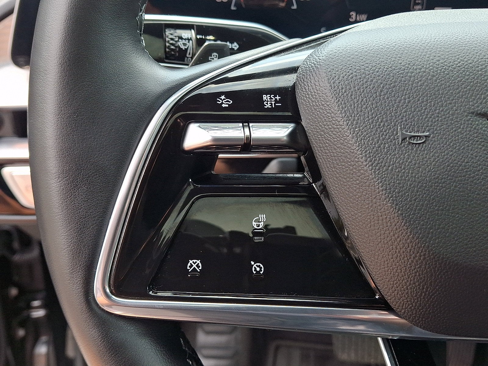 2024 Cadillac LYRIQ Luxury 1