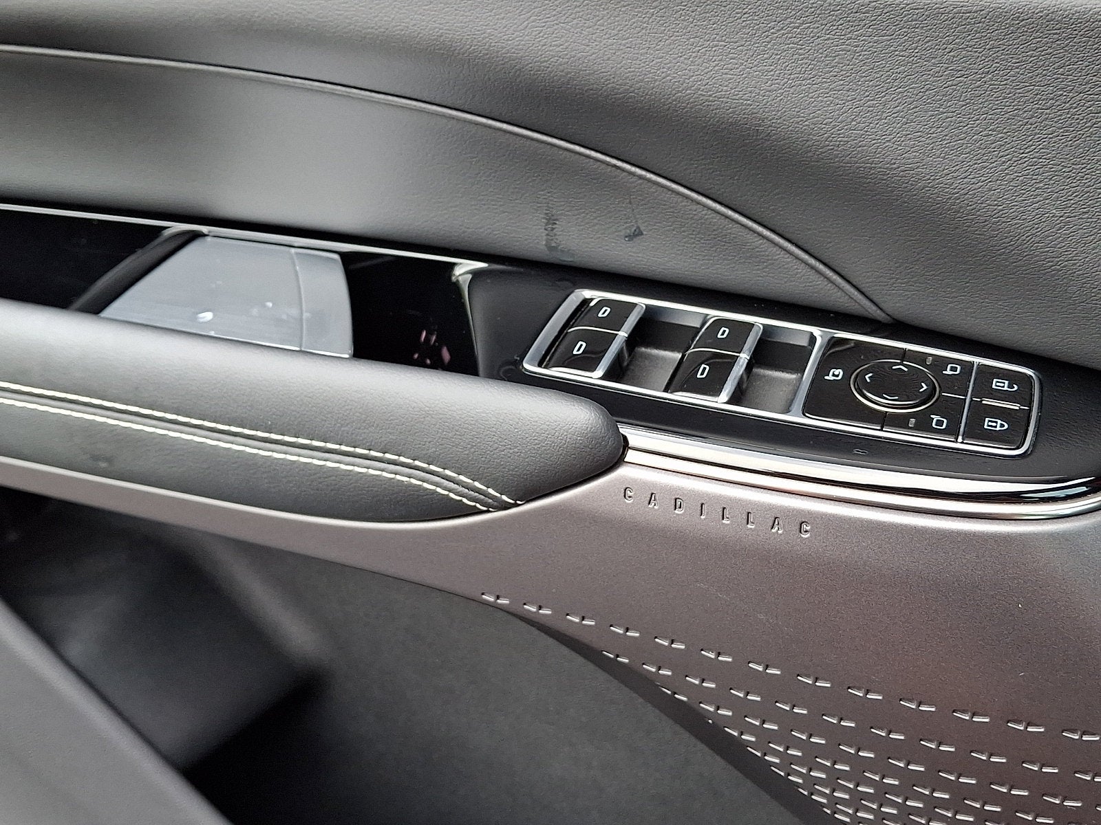 2024 Cadillac LYRIQ Luxury 1