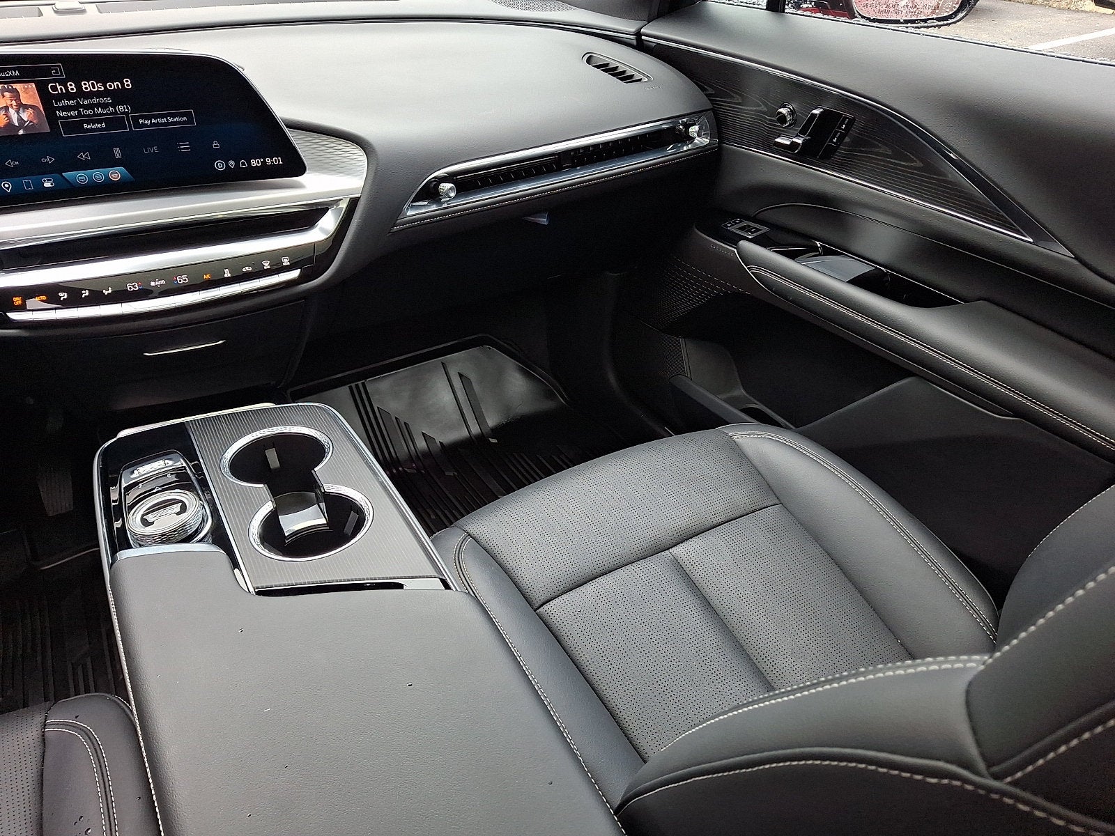 2024 Cadillac LYRIQ Luxury 1