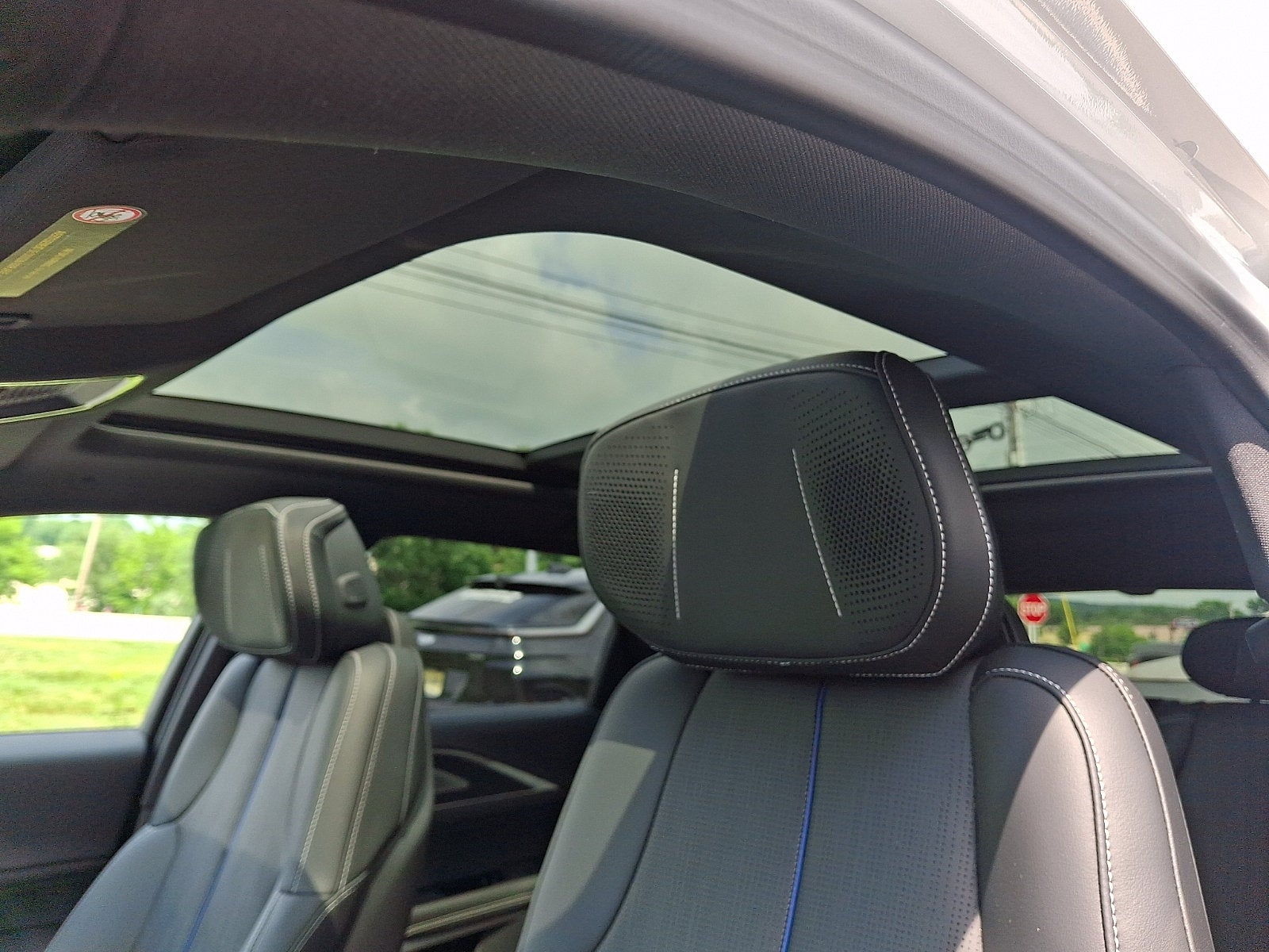 2024 Cadillac LYRIQ Sport 2