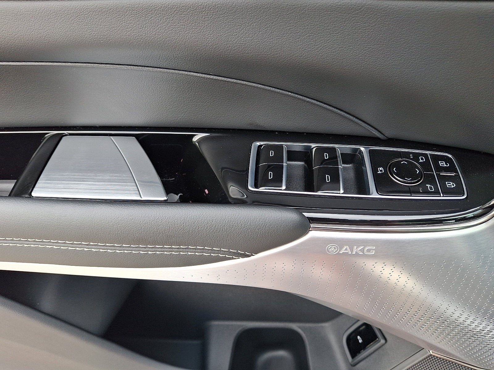 2024 Cadillac LYRIQ Sport 2