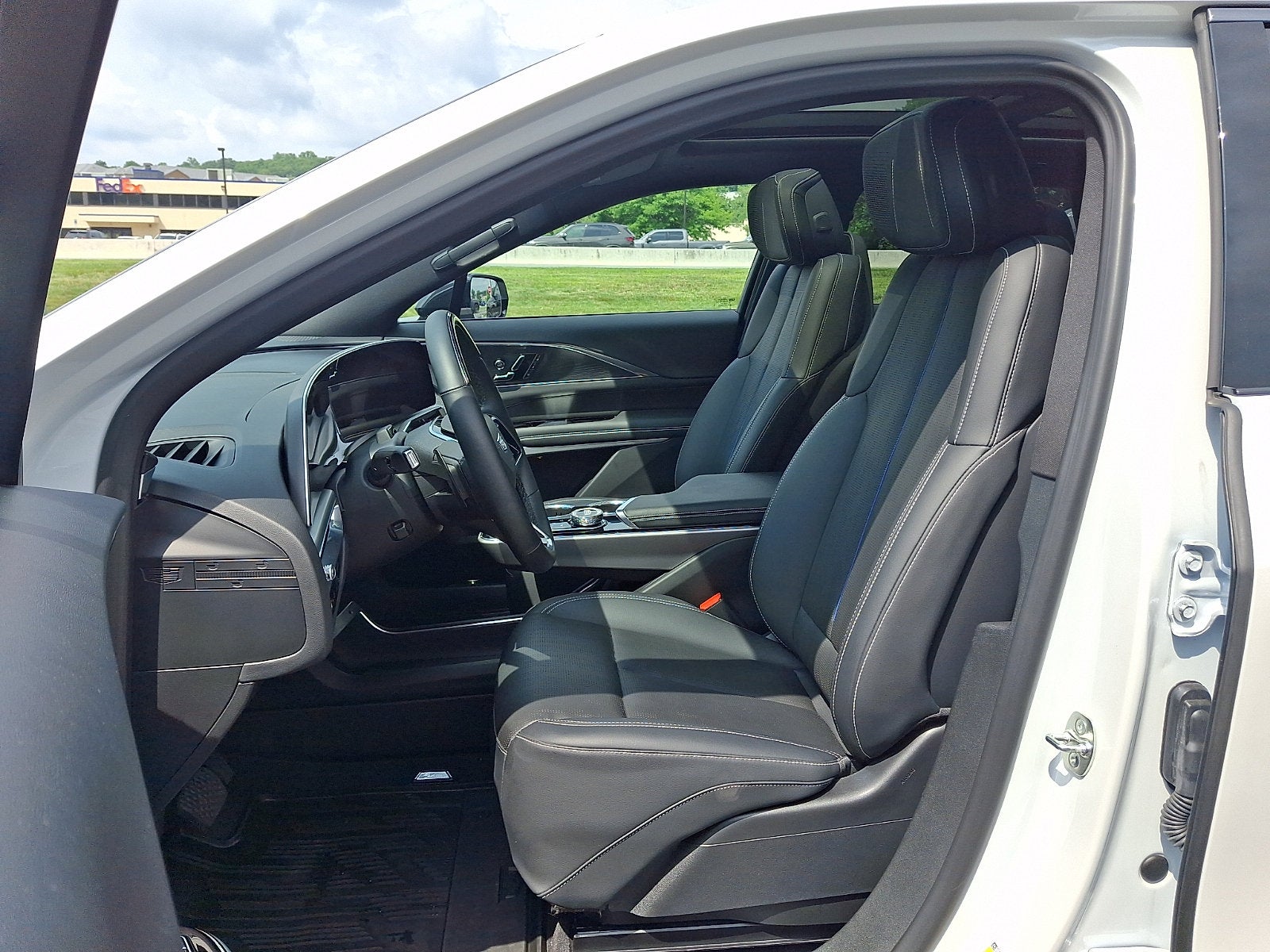 2024 Cadillac LYRIQ Sport 2