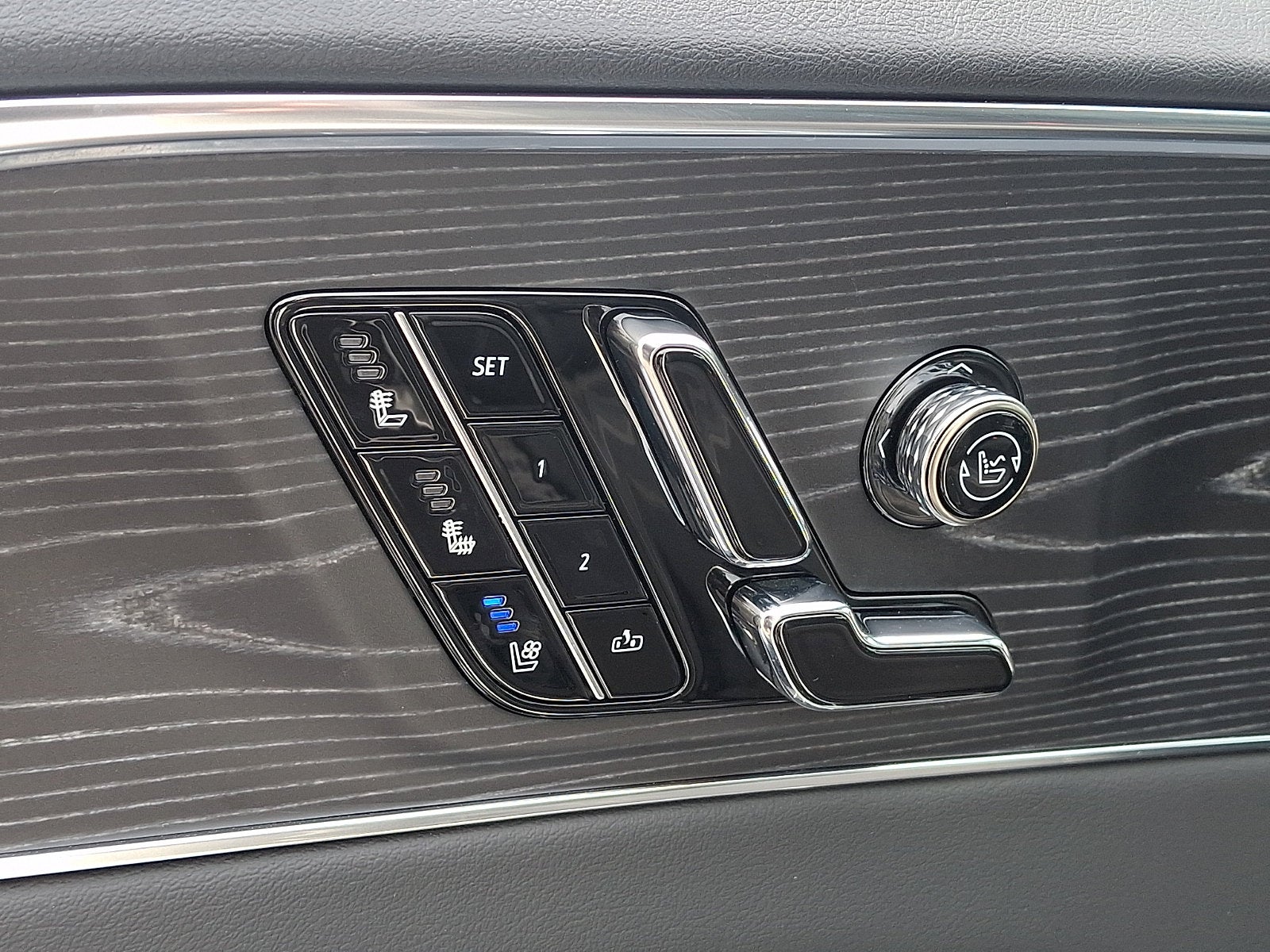 2024 Cadillac LYRIQ Sport 2