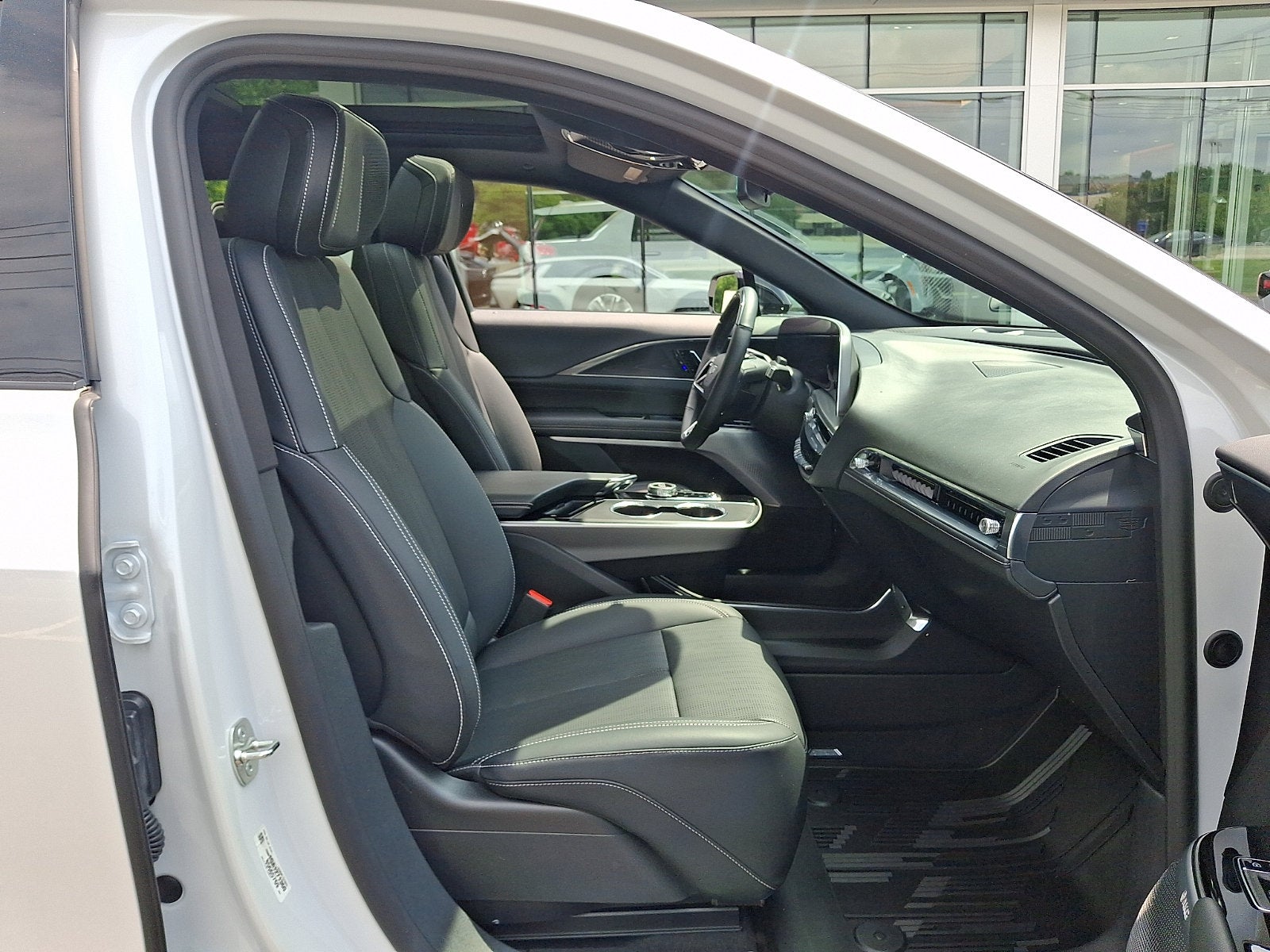 2024 Cadillac LYRIQ Sport 2