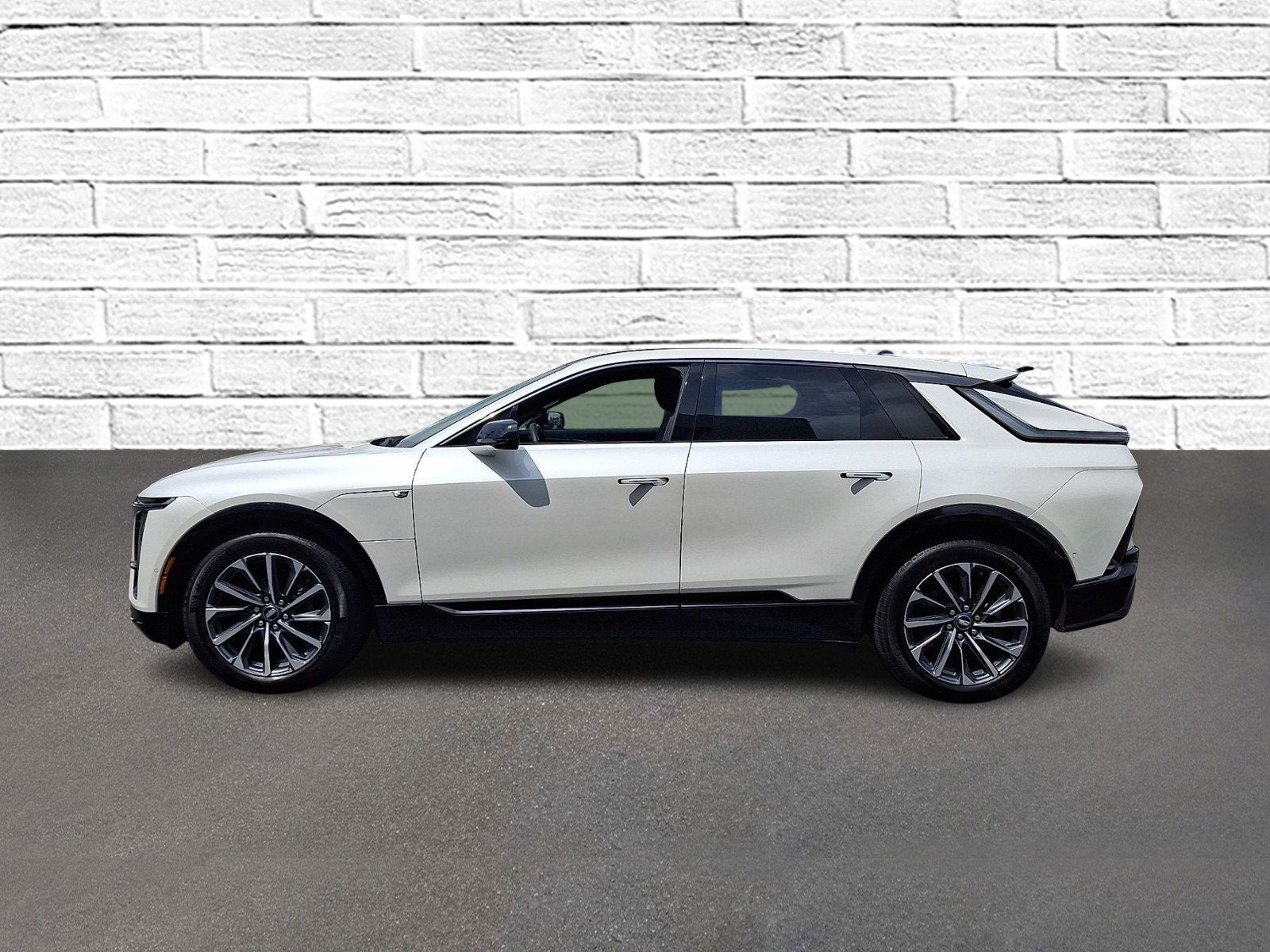 2024 Cadillac LYRIQ Sport 2